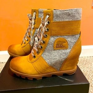 Sorel wedge boots size 9 brand new